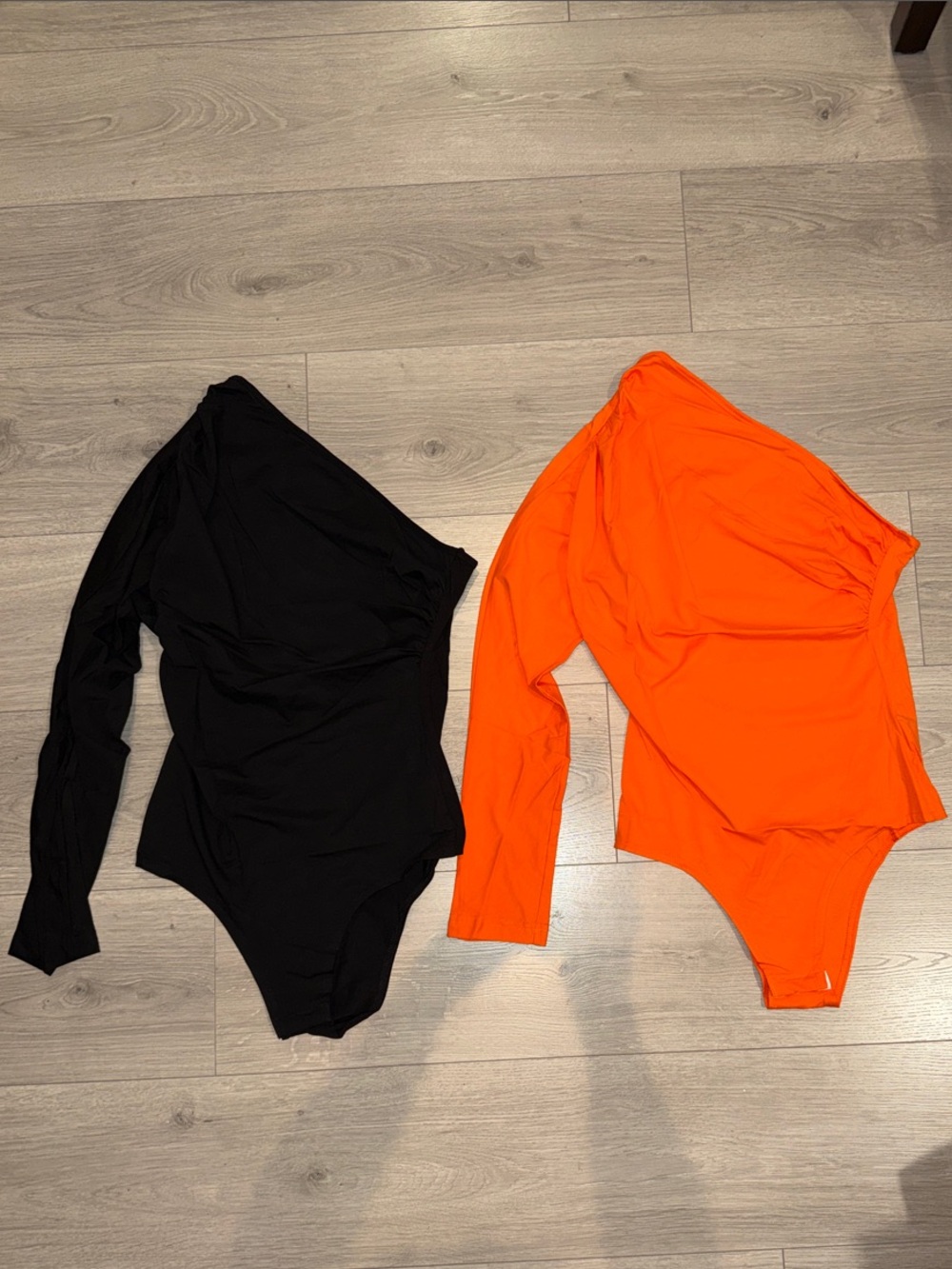 SCACTO One Sleeve Off Shoulder Body Suit 2-Pk
